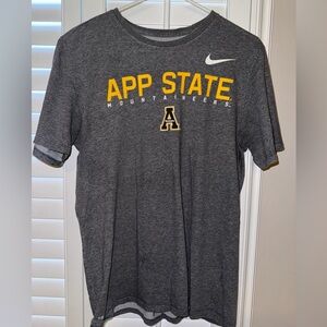 Men’s Nike App State shirt - Medium